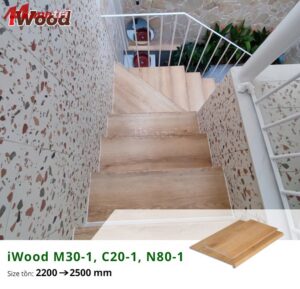 Bậc cầu thang iWood lắp đặt thực tế - so sánh với sàn nhựa 2026