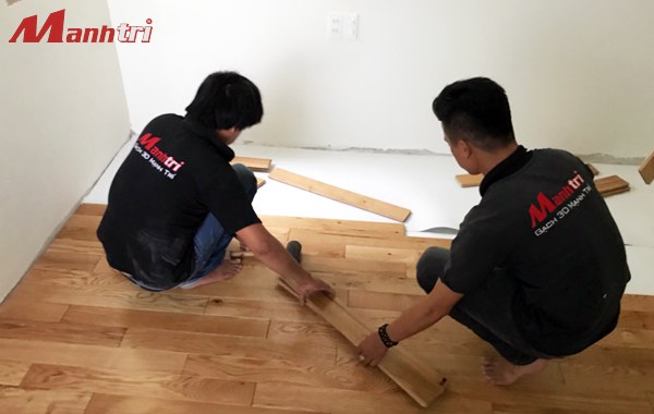 Thi công sàn gỗ tự nhiên