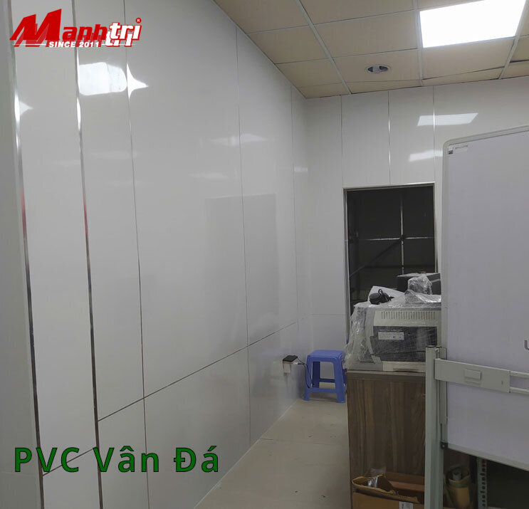 Tấm Ốp Tường PVC – Ưu Điểm & Có Tốt Hơn Sơn Không? (2026)
