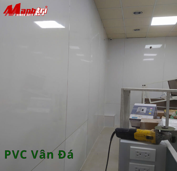 Tấm Ốp Tường PVC – Ưu Điểm & Có Tốt Hơn Sơn Không? (2026)
